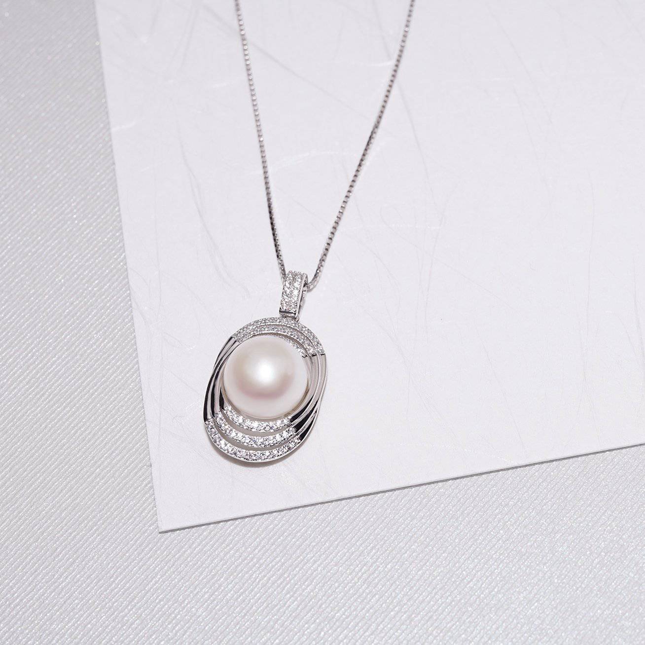 Elegant Freshwater Pearl Necklace WN00185 featuring a classic pearl wrapped in cubic design, crafted from sterling silver and gold plated.